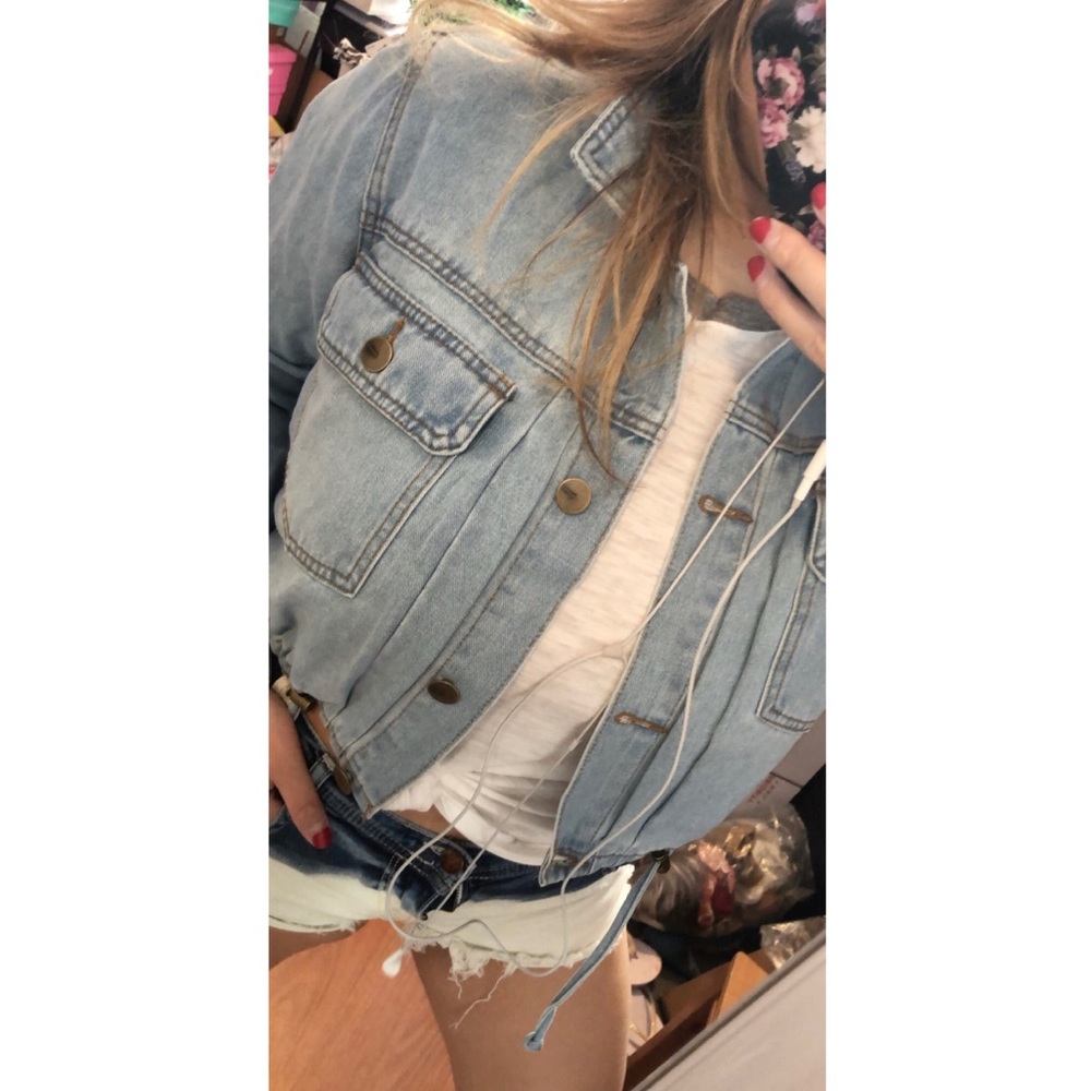 ⚫️SOLD OUT⚫️ Crop Denim Jacket - Picture 2 of 8